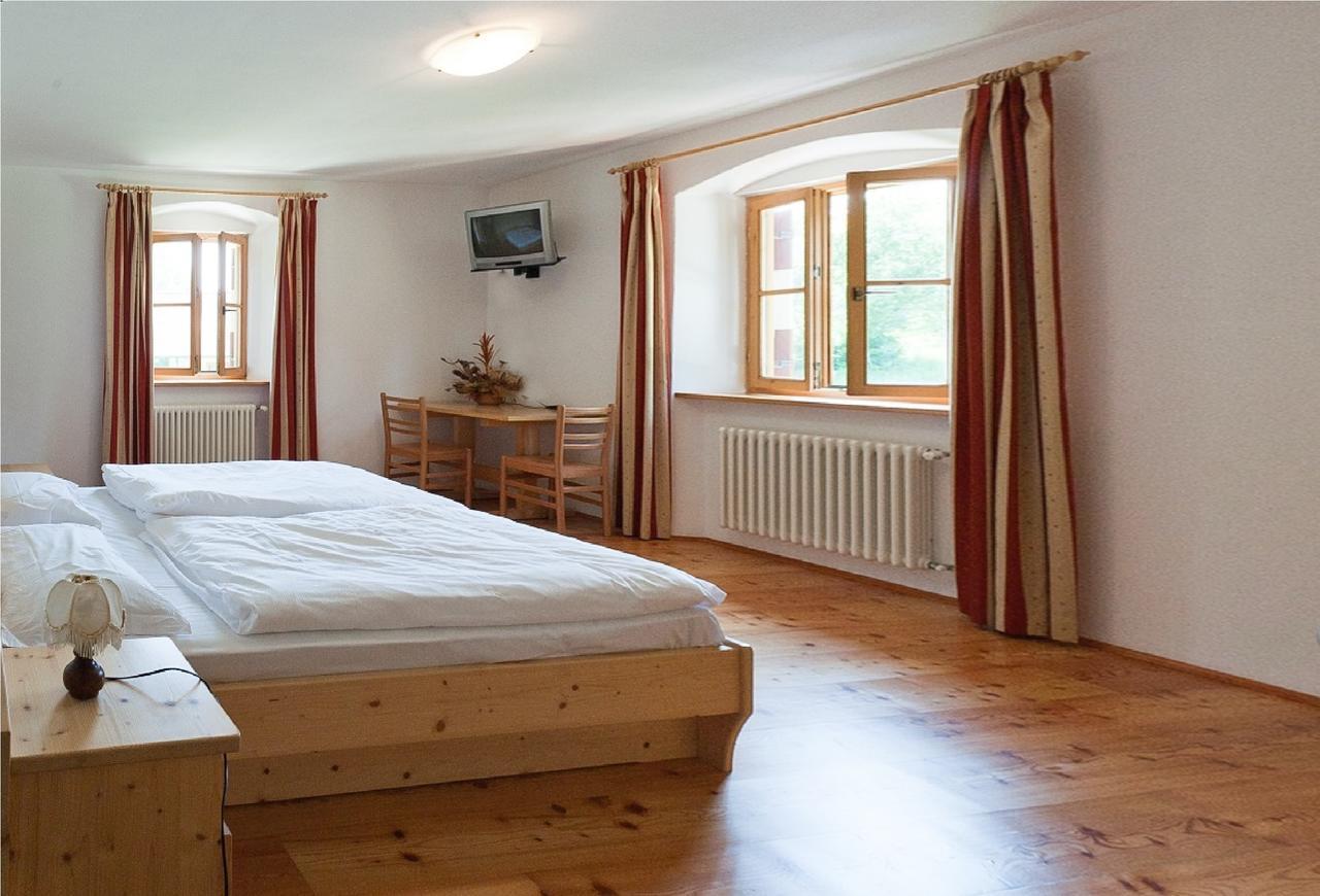 Hotel Zur Kirche Magre all' Adige Rum bild