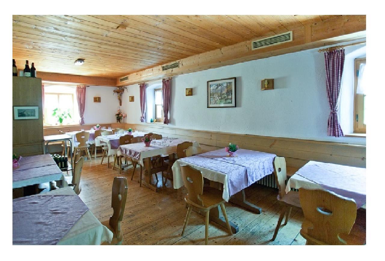 Hotel Zur Kirche Magre all' Adige Rum bild
