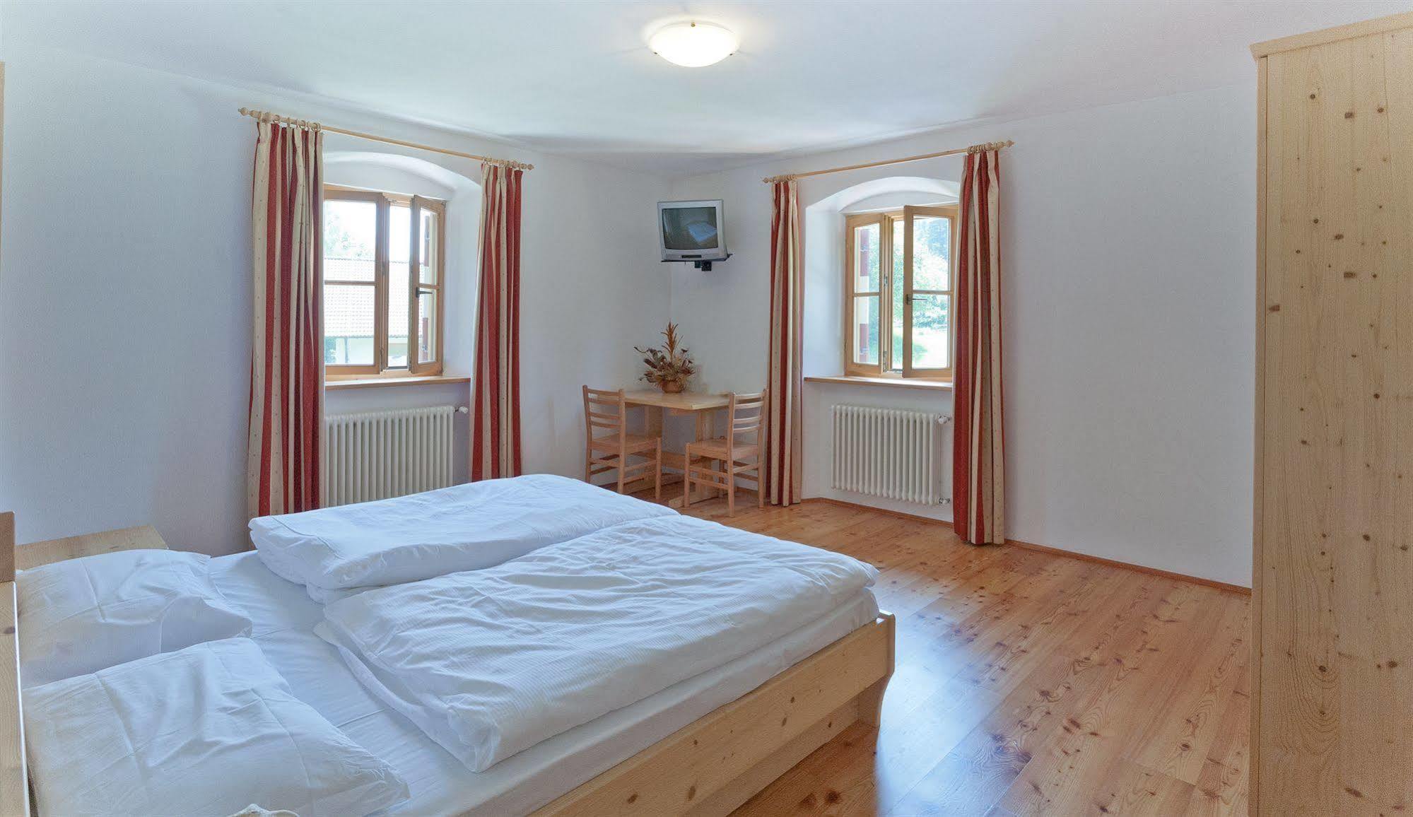 Hotel Zur Kirche Magre all' Adige Exteriör bild